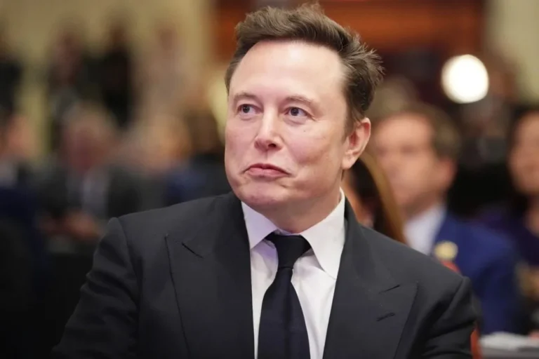 Маск відреагував на статтю WSJ щодо його планів призупинити створення політичної партії