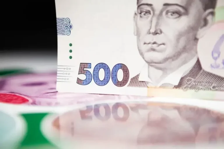Курс валют на 13 серпня: Нацбанк зміцнив гривню