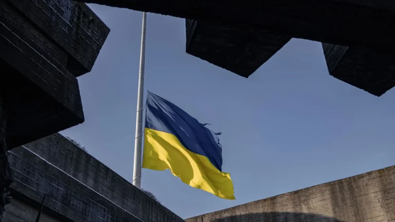 Напередодні зустрічі Трампа з путіним, Зеленський попередив – припинення війни повинно бути чесним
