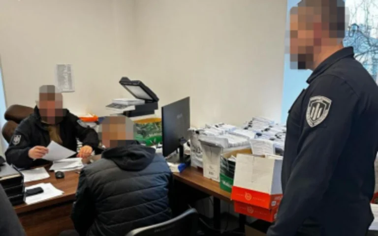 Фіктивний штаб і ремонти на дачі: офіцери на Чернігівщині “заробили” понад 2 млн грн на солдатах-примарах