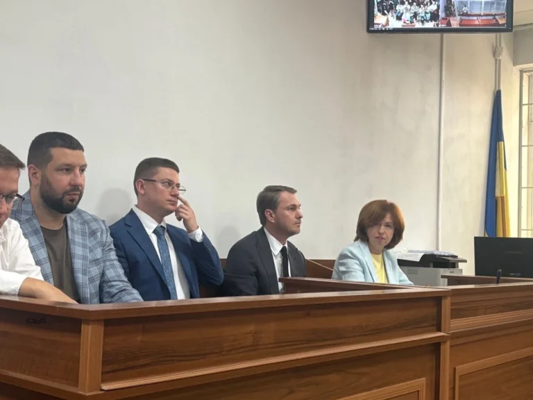 Суд щодо вбивства підлітка на фунікулері у столиці: обвинуваченому призначили безоплатного адвоката