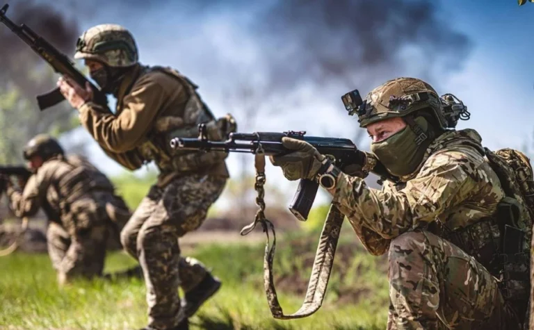 Понад 900 солдатів та 40 артсистем втратили росіяни за добу – Генштаб ЗСУ