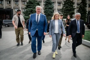 Голова МЗС Австрії прибула до України з третім візитом: зустрілася з Сибігою в Одесі
