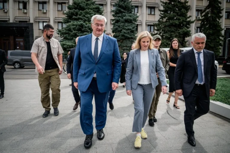 Голова МЗС Австрії прибула до України з третім візитом: зустрілася з Сибігою в Одесі