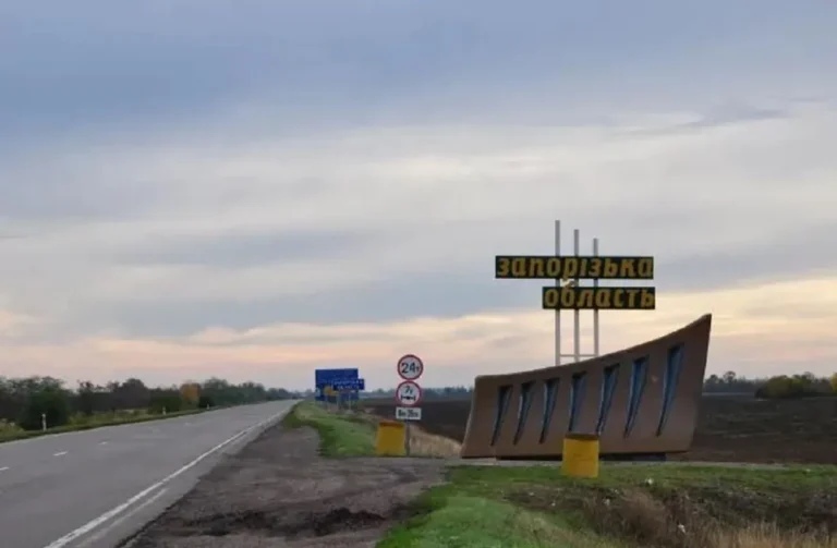 Окупанти скинули три авіабомби на Воздвижівку, поранено трьох жінок