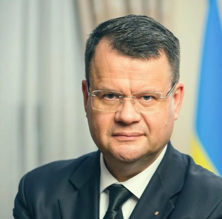 ЕксклюзивРОЖЕВІ ОКУЛЯРИ ДЕМОКРАТІЇАвторська стаття Ігоря Гарбарука: Україна знімає рожеві окуляри демократії — що приховує європейська політика. Економіка • 29 серпня, 08:48 • 103881 перегляди