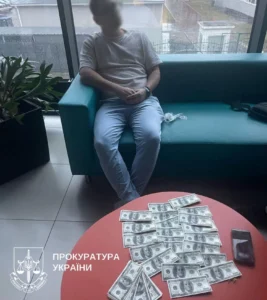 Організували виїзд чоловіка за кордон поза пунктами пропуску за $13 тис: судитимуть керівника благодійної організації та його спільника