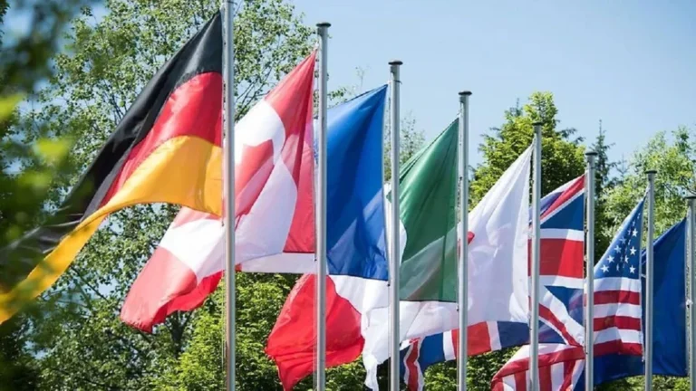 США тиснуть на G7 щодо вторинних санкцій проти Китаю та Індії та конфіскації заморожених активів рф – Bloomberg