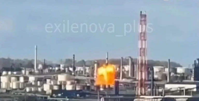 НПЗ “Башнафта-Новойл” в Уфі атакували дрони ГУР, спричинивши потужні вибухи та пожежу – джерело