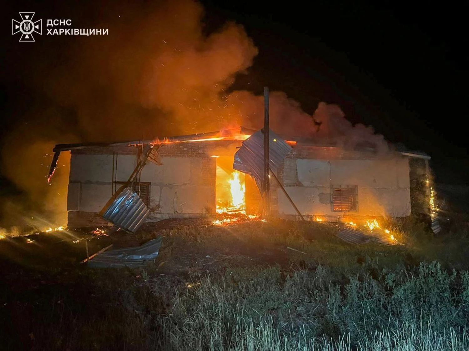 Російський дрон спричинив масштабну пожежу на агропідприємстві на Харківщині: показали наслідки