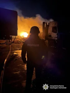 Київщина: атака рф дронами спричинила пожежу на складах на території логістичного центру