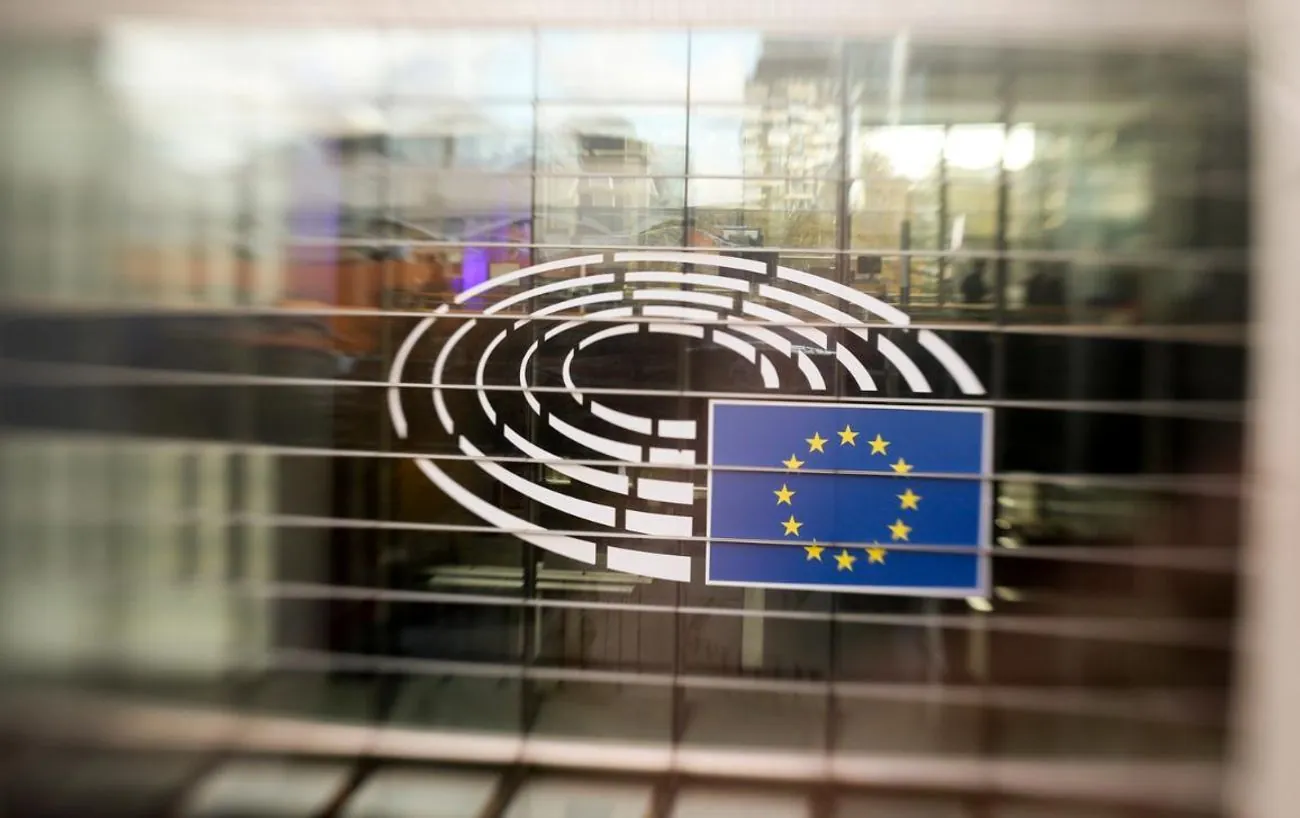 Європарламент розглядає прискорення відмови від російських нафти та газу - Bloomberg