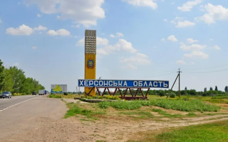 Удар рф по Степанівці на Херсонщині: три дівчинки потрапили до лікарні після обстрілу
