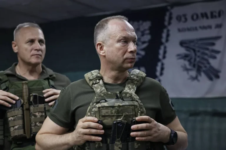 рф намагається просунутися вглиб Дніпропетровщини невеликими групами, щоб “декларувати там свою присутність” – Сирський