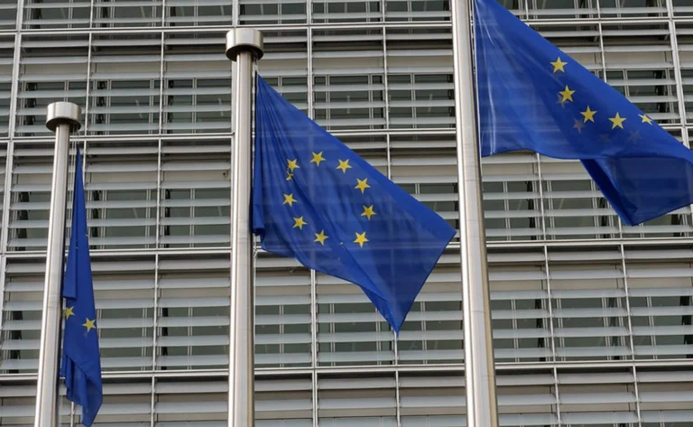Politico: Єврокомісія представила пропозицію щодо кредиту з використанням російських коштів на €140 млрд для України
