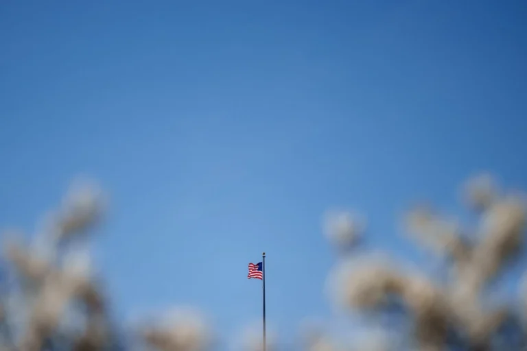 США збираються пропонувати підліткам-мігрантам $2500 за добровільне повернення додому – Bloomberg