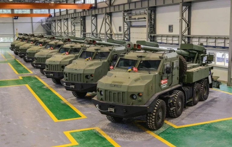 Україна виробляє на місяць по 40 одиниць САУ “Богдана” – Зеленський