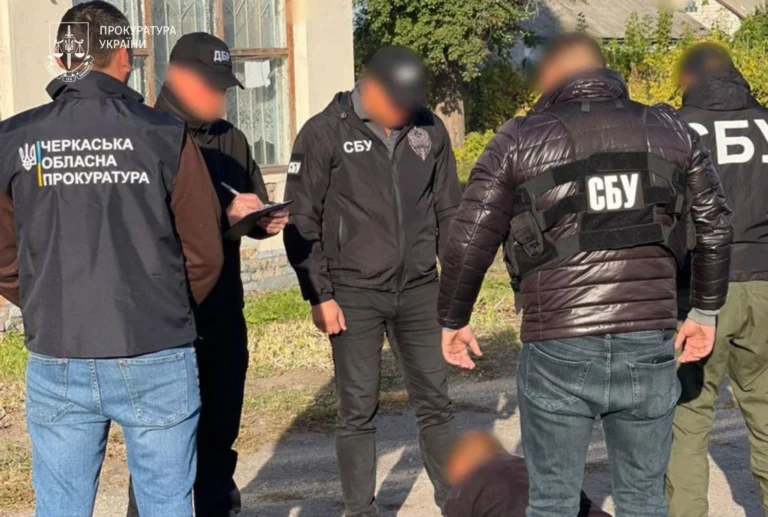 На Черкащині викрито поліцейського, який за $11 тисяч обіцяв “допомогти” з відстрочкою від мобілізації