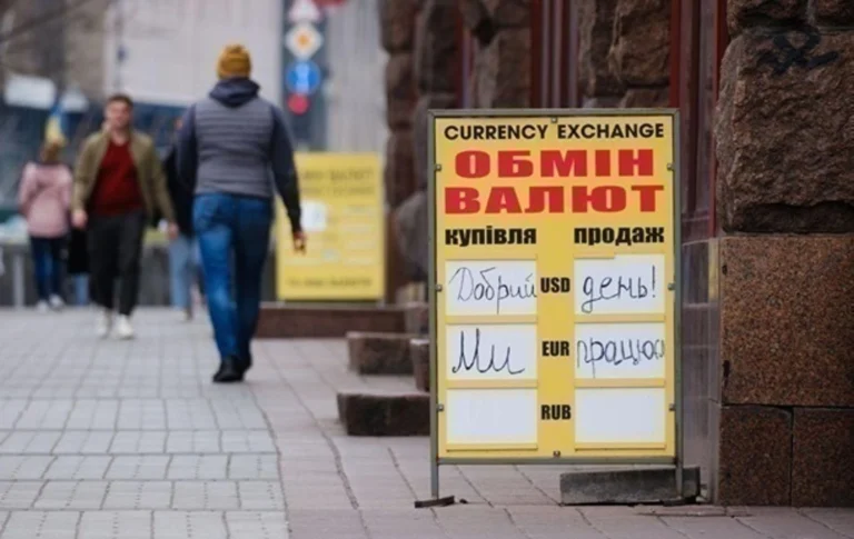 Курс валют на 7 жовтня: долар зростає, євро дешевшає