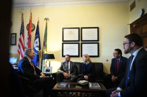 Поточних санкцій замало, щоб зламати хребет російській економіці, Трамп готовий до дій: конгресмен на зустрічі із українською делегацією