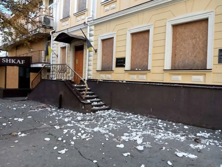Російські обстріли пошкодили два музеї в Херсоні за один день – ОВА