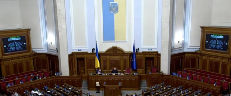 Парламентарі досі розглядають правки до держбюджету: в залі близько 40 депутатів