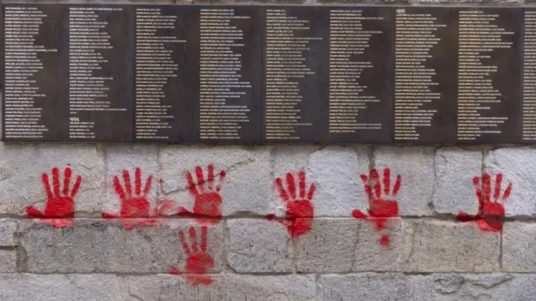 У Франції судять болгар, які осквернили єврейський меморіал: слідство виявило “російський слід”