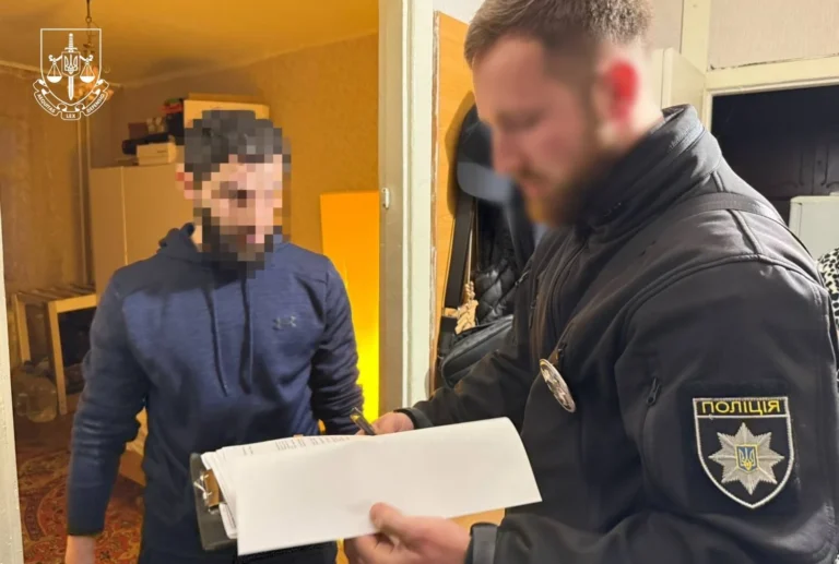 Виготовляли підробну “Мівіну”, “Jacobs” та “Nescafe”: п’ятьом організаторам схеми повідомлено про підозру