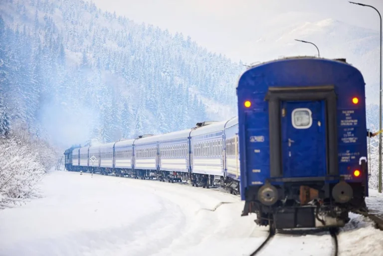“3,000 км Залізної підтримки”: Укрзалізниця розкрила деталі програми “УЗ-3000” для подорожей по Україні взимку