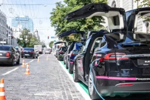 Українці рекордно наростили купівлю нових авто: китайський BYD продовжує лідирувати