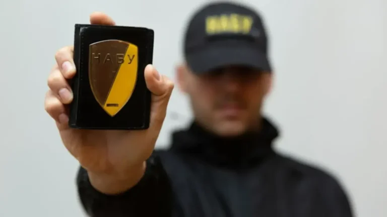 Впливав на посадовців і визначав розмір готівки: НАБУ і САП встановили “Карлсона”, який контролював корупційну схему з “відкатами” в “Енергоатомі”