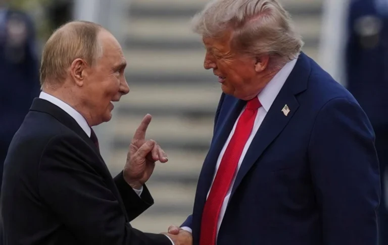 В кремлі заявили про контакти із Вашингтоном щодо зустрічі путін-Трамп, яку відкладено