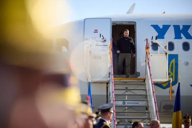 Зеленський сьогодні у Франції для угод щодо ППО і бойових літаків, може йтися про Rafale – Reuters