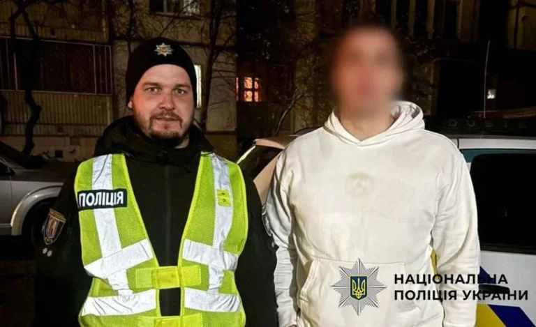 Понад 10 блогерів притягнуто до відповідальності за носіння поліцейської форми заради відео та “лайків” – поліція Києва