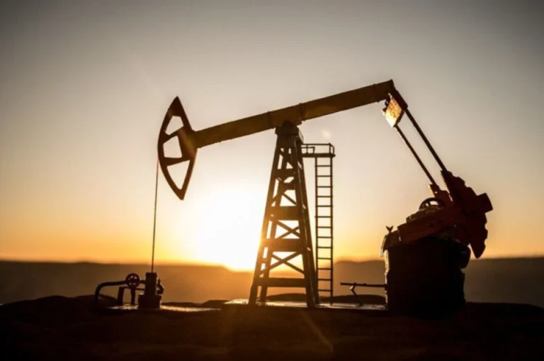 Індійська компанія Reliance припиняє переробку російської нафти на частині гігантського НПЗ через санкції США