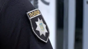 Удар рф по Києву 29 листопада: поліцейські врятували хлопчика з-під завалів будинку, відео