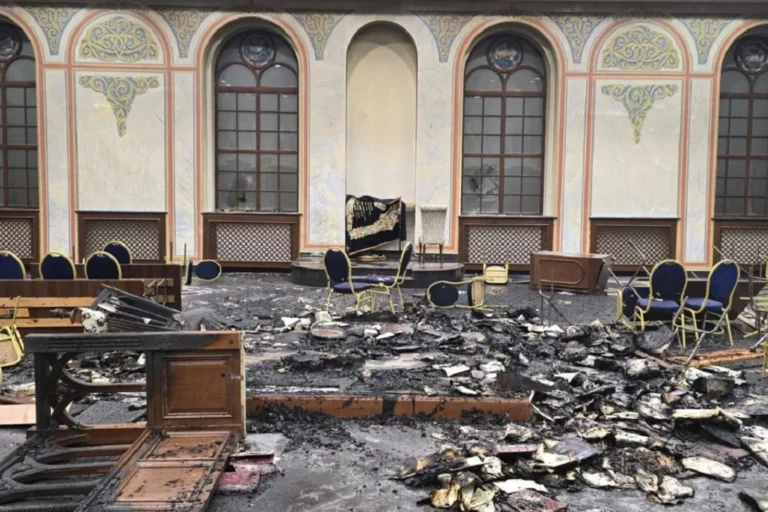 У Чернівцях чоловік підпалив Садгірську синагогу: що відомо