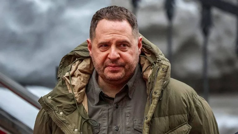 Зеленський вивів Єрмака зі складу РНБО і Ставки верховного головнокомандувача