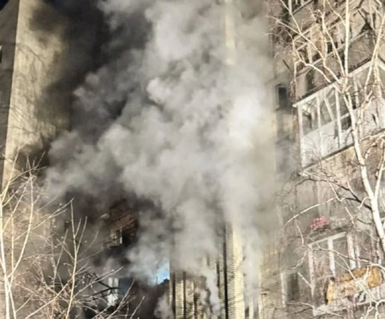 російські БпЛА атакували Охтирську громаду Сумщини: п'ятеро цивільних у лікарніВ ніч на 8 грудня росія атакувала трьома ударними БпЛА Охтирську громаду Сумщини, влучивши у багатоповерхівку. П'ятеро цивільних
перебувають у лікарні, тривають аварійно-рятувальні роботи.Війна в Україні • 7 грудня, 23:24 • 3712 перегляди