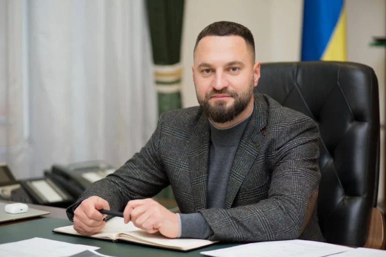 Після війни цивільна авіація стане драйвером відбудови – інтерв’ю з в.о. голови Державної авіаційної служби Даніілом Меньшиковим