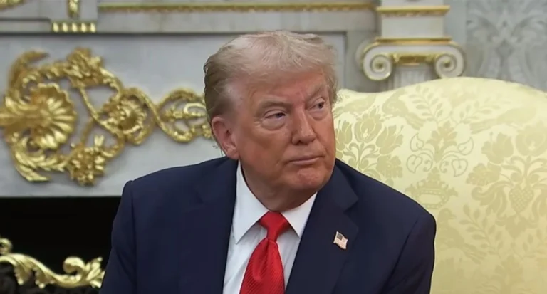 Рейтинг Трампа падає, у підтримці прихильників MAGA з’являються “тріщини” – опитування NBC News