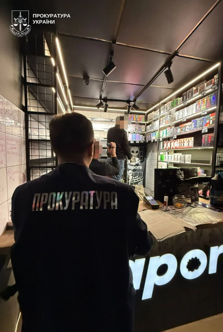 Виготовляли рідини для електронних сигарет із потужністю до 2 тис. наборів на добу: на Вінниччині викрито підпільний цех