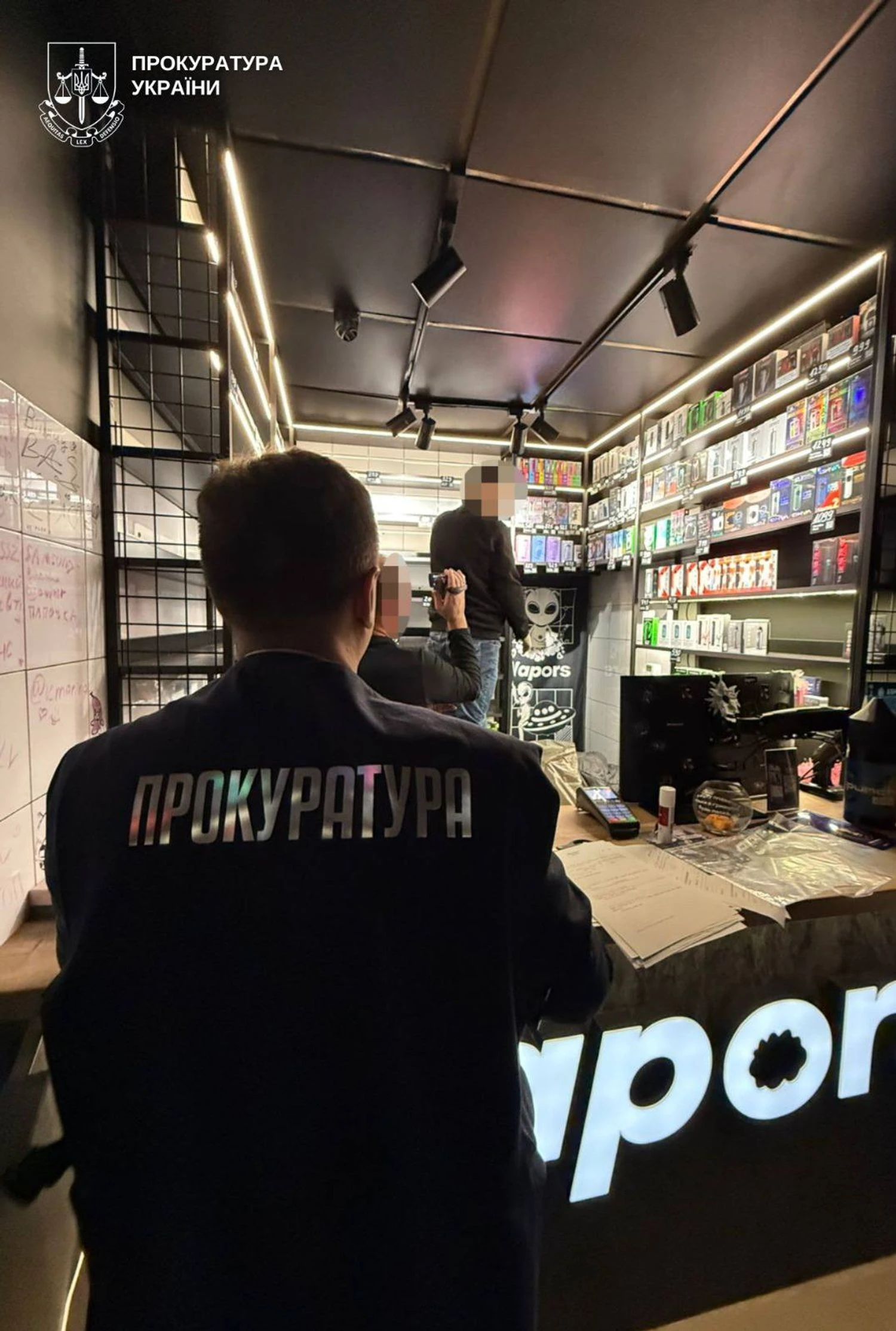 Виготовляли рідини для електронних сигарет із потужністю до 2 тис. наборів на добу: на Вінниччині викрито підпільний цех