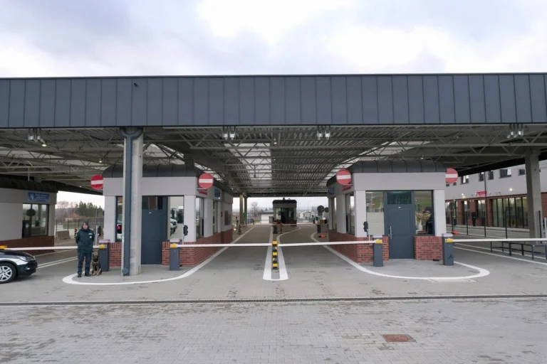 Прикордонники попередили про тимчасове сповільнення руху на кордоні з Польщею через технічні роботи