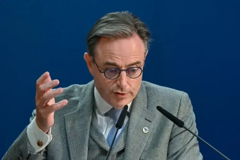 Прем’єр Бельгії про активи рф перед самітом ЄС: за умови розподілу ризиків “стрибнемо з цієї скелі і сподіватимемося, що парашут втримає”