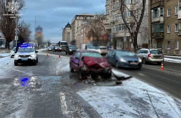 В Україні на тлі снігопаду сталося понад 400 ДТП, з них у Києві – 45, є загиблі та травмовані