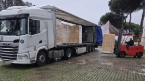 Папа Римський Лев XIV відправив три вантажівки із супами швидкого приготування в Україну