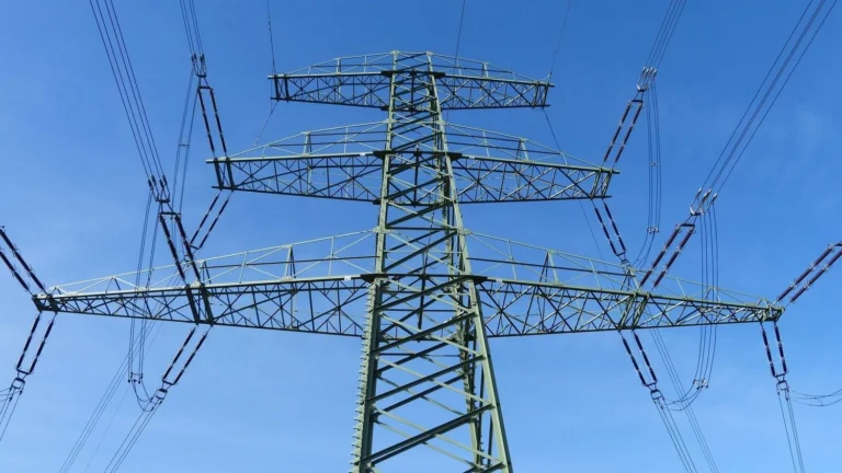 Російські атаки залишили без світла жителів у 5 областях, графіки відключень майже у всіх регіонах – Міненерго