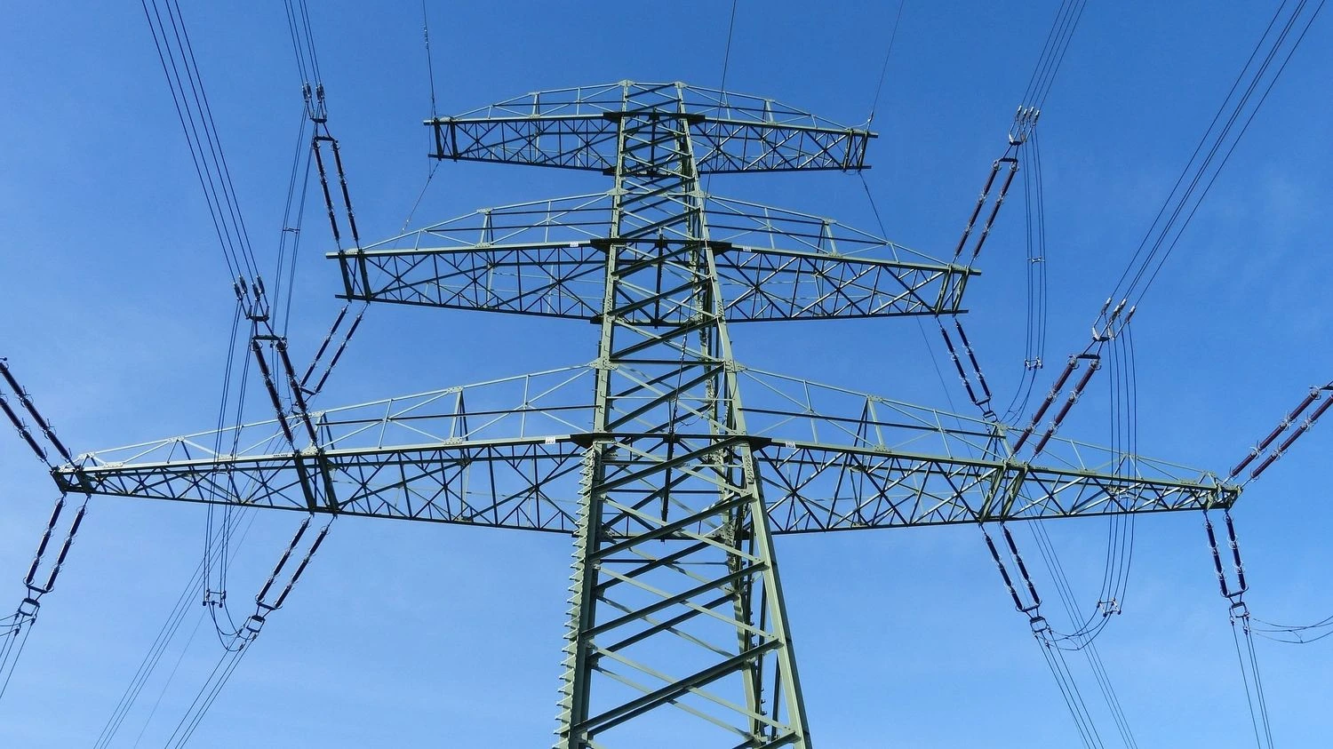 Російські атаки залишили без світла жителів у 5 областях, графіки відключень майже у всіх регіонах - Міненерго