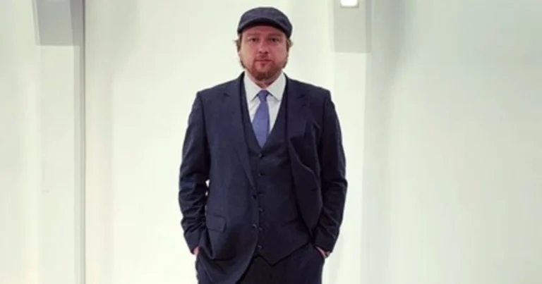 Блогер Володимир Петров звільнений з Національного військового меморіального кладовища